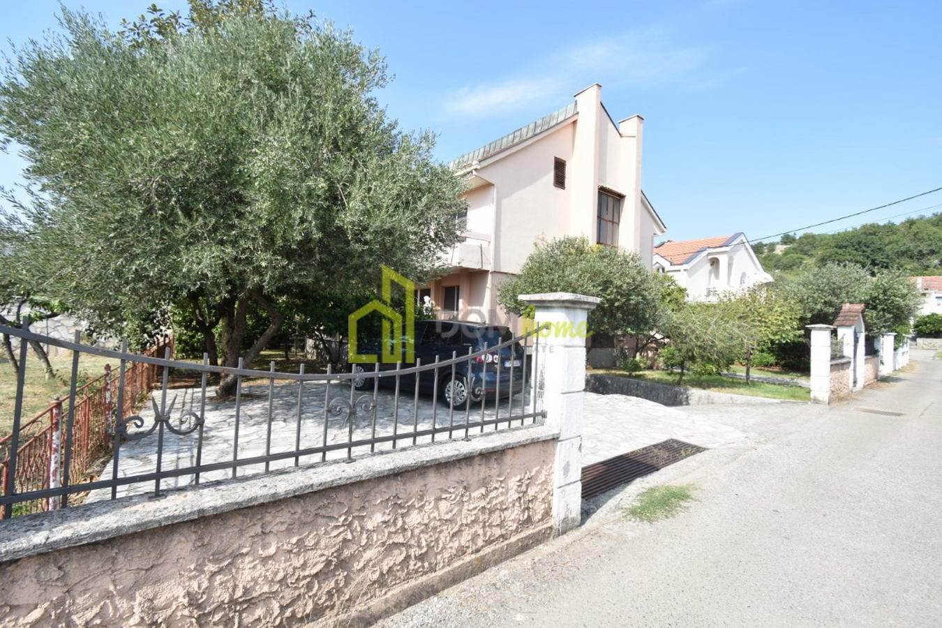 Kuća 280m2, Tološi